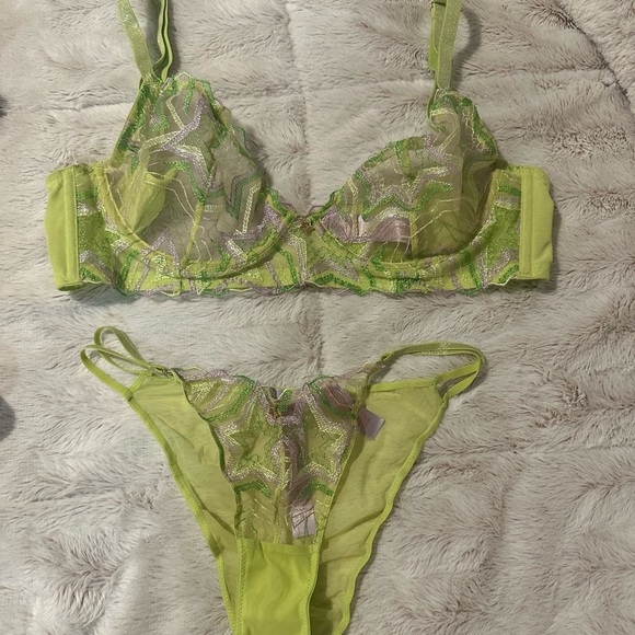 Savage x fenty SHINING STAR LACE STRING BIKINI
COLOR: LIME - Picture 4 of 4
